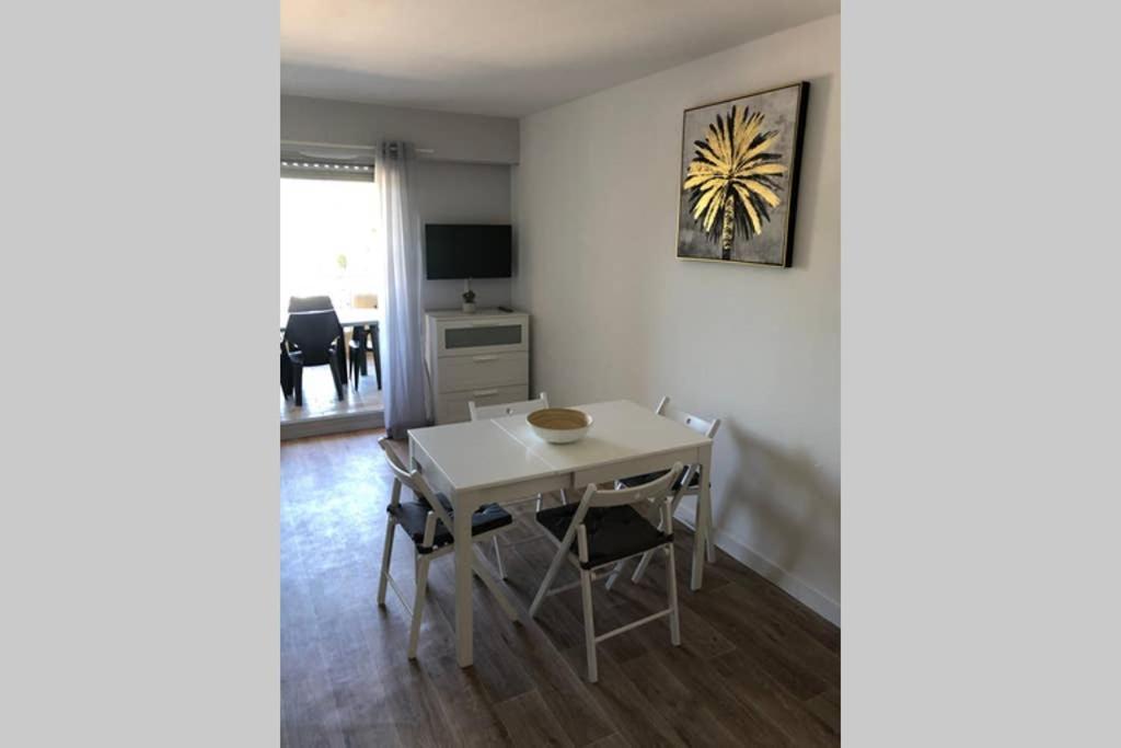 Studio Port De Hyeres Proche Des Plages Exterior photo